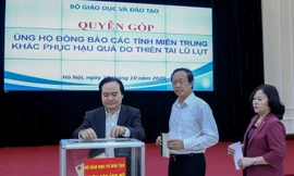 Bộ GD&ĐT phát động quyên góp ủng hộ đồng bào các tỉnh miền Trung