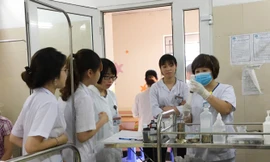 Làn sóng tháo chạy khỏi y dược TPHCM vì học phí tăng?