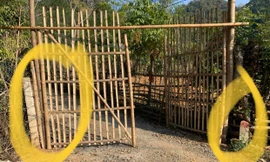 Cột mốc ranh giới giữa đất quy hoạch nghĩa trang nhân dân, lò hoả táng của thành phố Sơn La và đất quy hoạch của trường Đại học Tây Bắc. Ảnh Nghiêm Huê