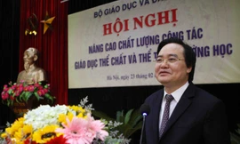 Bộ trưởng Bộ GD&ĐT Phùng Xuân Nhạ phát biểu tại hội nghị