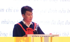 Học sinh lớp 12 ghen tị với học sinh lớp 10,11