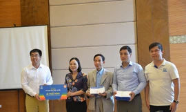 Trao học bổng trực tuyến cho Hội khuyến học Thị xã Cửa Lò