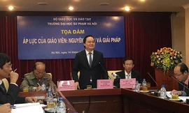 Bộ Trưởng Phùng Xuân Nhạ phát biểu tại buổi tọa đàm