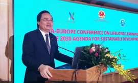 Bộ trưởng Bộ GD&ĐT Phùng Xuân Nhạ phát biểu tại Hội nghị