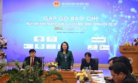 Thứ trưởng Bộ GD&ĐT Nguyễn Thị Nghĩa tại buổi gặp gỡ báo chí