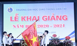 Sinh viên các tỉnh vùng lũ được trường Đại học hỗ trợ học bổng