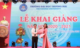 Đại học Thương mại trao 24 tỷ đồng học bổng cho sinh viên