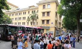 Giám thị ‘đặc biệt’ của mùa thi 2019 tại Hòa Bình