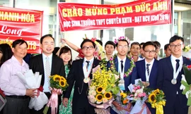 Đón học sinh dự thi Olympic quốc tế trở về năm 2018