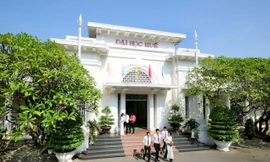 Xét tuyển học bạ, tạm thu sinh viên sư phạm 5 triệu: Đại học Huế có làm trái luật?