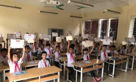 Yêu cầu siết chặt tình trạng 'lạm phát' giấy khen 