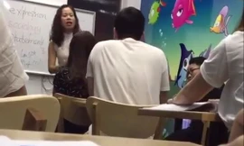 Cô giáo chửi học sinh là mặt lợn, ảnh cắt từ clip