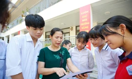 Dịch COVID-19 vào đề thi văn chuyên của Hà Nội