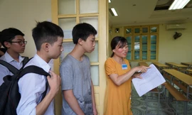 Thí sinh dự thi vào lớp 10 trường THPT chuyên Khoa học tự nhiên vừa qua