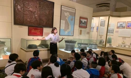 Giáo viên Địa lý sao phải dạy Lịch sử?