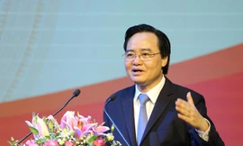 Bộ trưởng Bộ GD&ĐT Phùng Xuân Nhạ phát biểu tại Hội nghị 