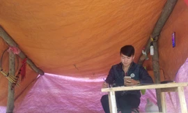 Lầu Mí Xá trong lán học online