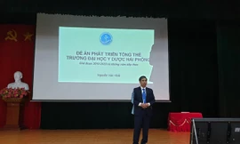 Ứng viên trình bày đề án