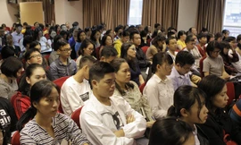 Đông đảo phụ huynh có con thi vào lớp 10 năm học 2019-2020 tham gia hội thảo “Cùng con chinh phục kỳ thi vào 10”