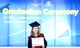 Gin Anh nhận chứng chỉ TESOL