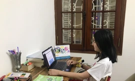 Học sinh đang học online tại nhà