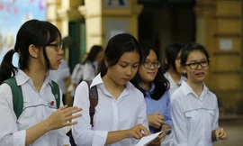 Thí sinh dự thi vào lớp 10 của Hà Nội hôm nay có thể lên trường đăng ký nguyện vọng 1 để biết điểm thi