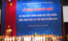 Hàng loạt quan chức không được công nhận giáo sư, phó giáo sư