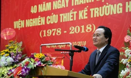 Bộ trưởng Bộ GD&ĐT Phùng Xuân Nhạ phát biểu tại buổi lễ kỷ niệm
