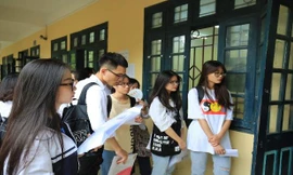 Dùng điện thoại bạn gái đăng ký nguyện vọng, nam sinh 'ngậm đắng nuốt cay'