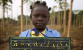 Man rợ hủ tục "là ngực" phụ nữ ở Cameroon