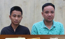 Hàng chục chiến sỹ công an khám xét hoạt động của 2 đối tượng cho vay nặng lãi