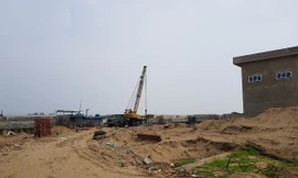 Hiện trường công trình lấn lòng sông Mã