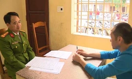 Tuấn thần đèn tại cơ quan công an