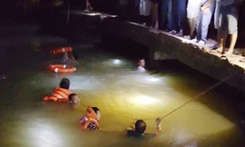 Lực lượng chức năng nổ lực tìm kiếm thi thể nạn nhân trong đêm