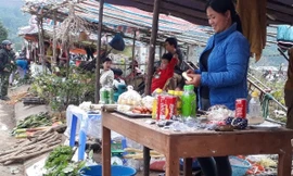 Lộc rừng bày bán nhiều ở Đền Cửa Đạt