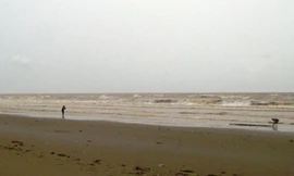 Chồng mất tích, vợ mắc vào lưới khi đi đánh cá trên biển