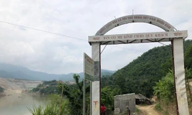 Ảm đạm những ngôi nhà trực chờ bị sông Mã 'nuốt chửng'