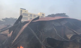 Công an điều tra vụ hàng trăm gian hàng nghi bị kẻ gian phóng hỏa thiêu rụi