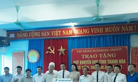 Trao tặng 1 tỷ đồng cho quỹ khuyến học Thanh Hóa