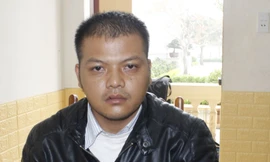 Hành khách dùng dây siết cổ tài xế taxi trong đêm khuya