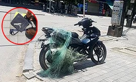 Lực lượng CSGT TP Thanh Hóa đã dùng súng bắn lưới để chặn xe vi phạm và khẩu súng thu được của người vi phạm