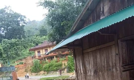 Đi kiểm tra, hỗ trợ dân vùng nguy cơ sạt lở do lũ, trưởng công an bị đất vùi lấp