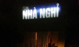 Trưởng công an xã mất chức vì vào nhà nghỉ với gái có chồng