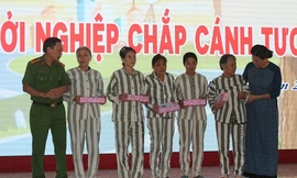 Thắp sáng ước mơ ngày trở về