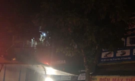 Cháy rụi cửa hàng điện thoại nghi do chập điện