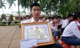 Nam sinh lớp 9 dũng cảm lao xuống sông cứu 3 học sinh khỏi đuối nước