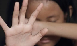 Gã đàn ông 49 tuổi bị tố dâm ô, hiếp dâm nhiều bé hàng xóm