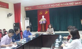 Bà Phạm Thị Hằng- giám đốc Sở GDĐT Thanh Hóa trao đổi với báo chí