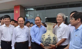 Thủ tướng Nguyễn Xuân Phúc thăm triển lãm 'Thanh Hoá xưa và nay'