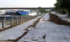 Sạt lở đê sông Mã